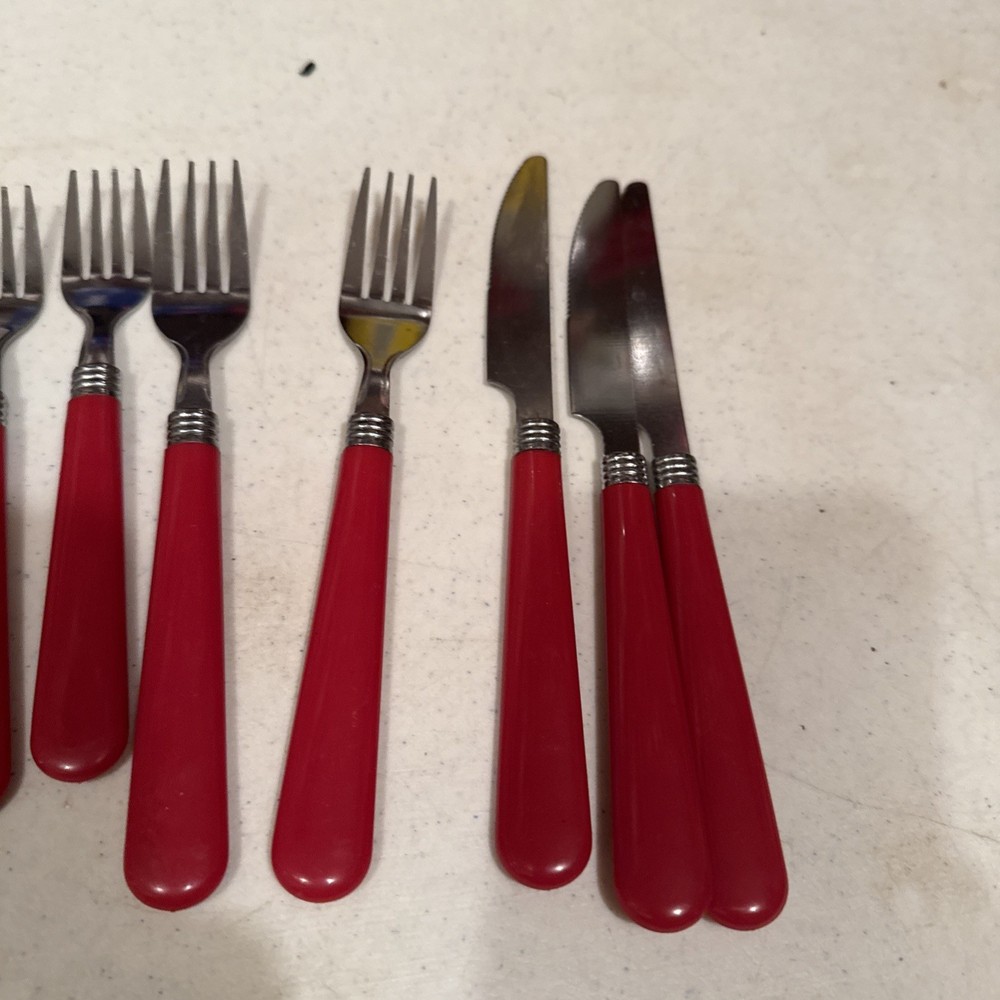 14 Pieces Of Bakelite Red Silverware