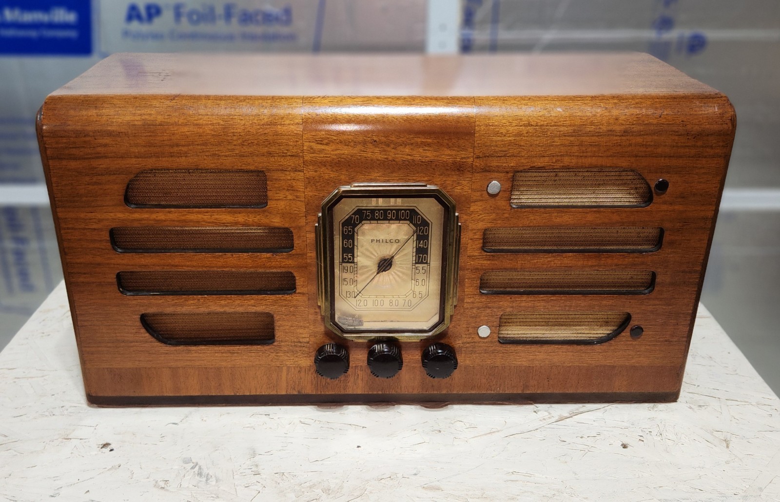 PHILCO Art Deco Table Top Radio ~ Model 38-17 ~ 1938 ~ WOODEN Cabinet