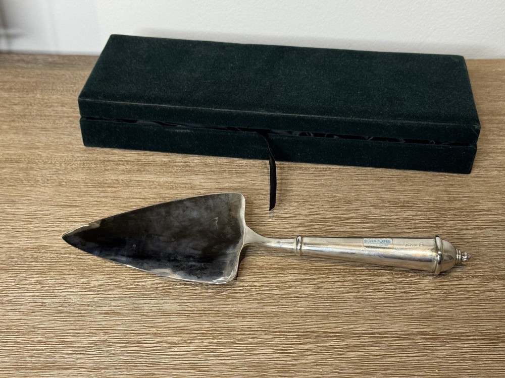 Towle Silver Plated Cake/Pie Server 10 in Glossy Finish Solid Handle Adults Set