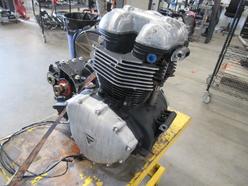 EB986 2007 07 TRIUMPH THRUXTON 900 ENGINE