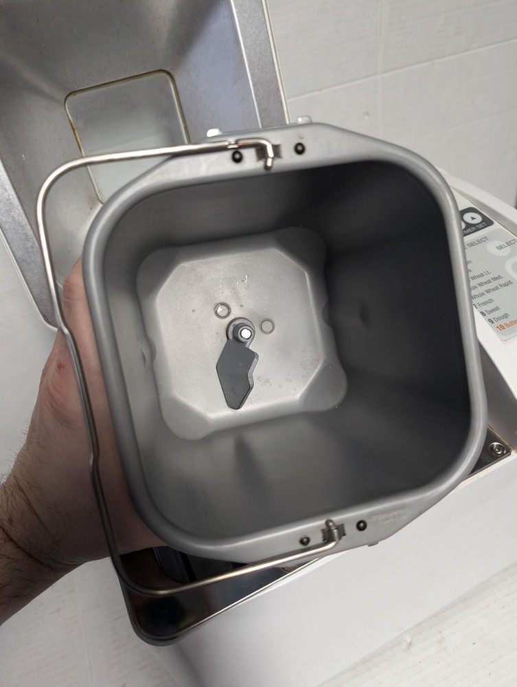 Toastmaster Bread Maker Model 1195 120V 430W White Programmable 10 Programs Used