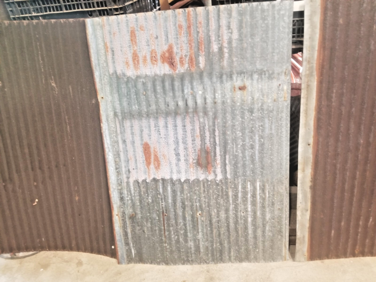 (30 sq.ft.) 5 pcs 3' x 2' RUSTY RECLAIMED CORRUGATED METAL BARN ROOFING TIN