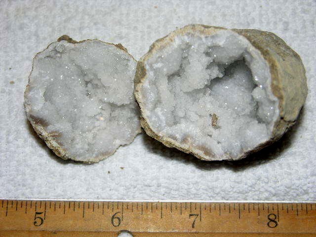 Geode pair opened with crystal centers 2.5 inch G22
