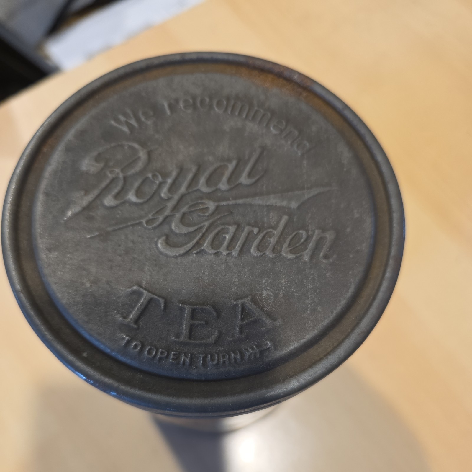 VINTAGE OLD MASTER BRAND COFFEE TIN ADVERTISING COLLECTIBLE GRAPHICS 463-U