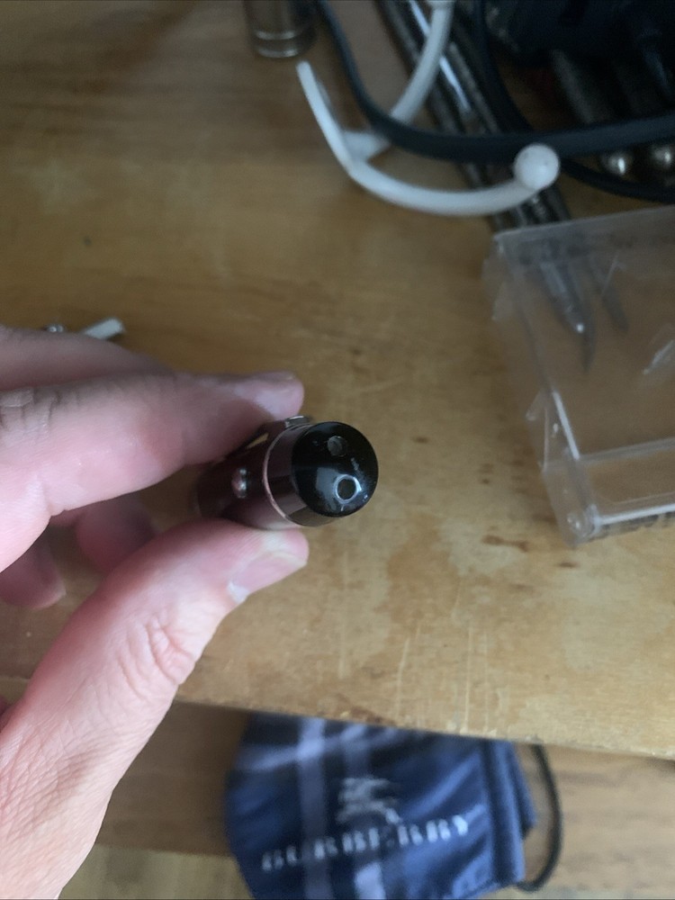 USB Pen With Láser Pointer And Flashlight. NEEDS USB and Battery. Writes Well.