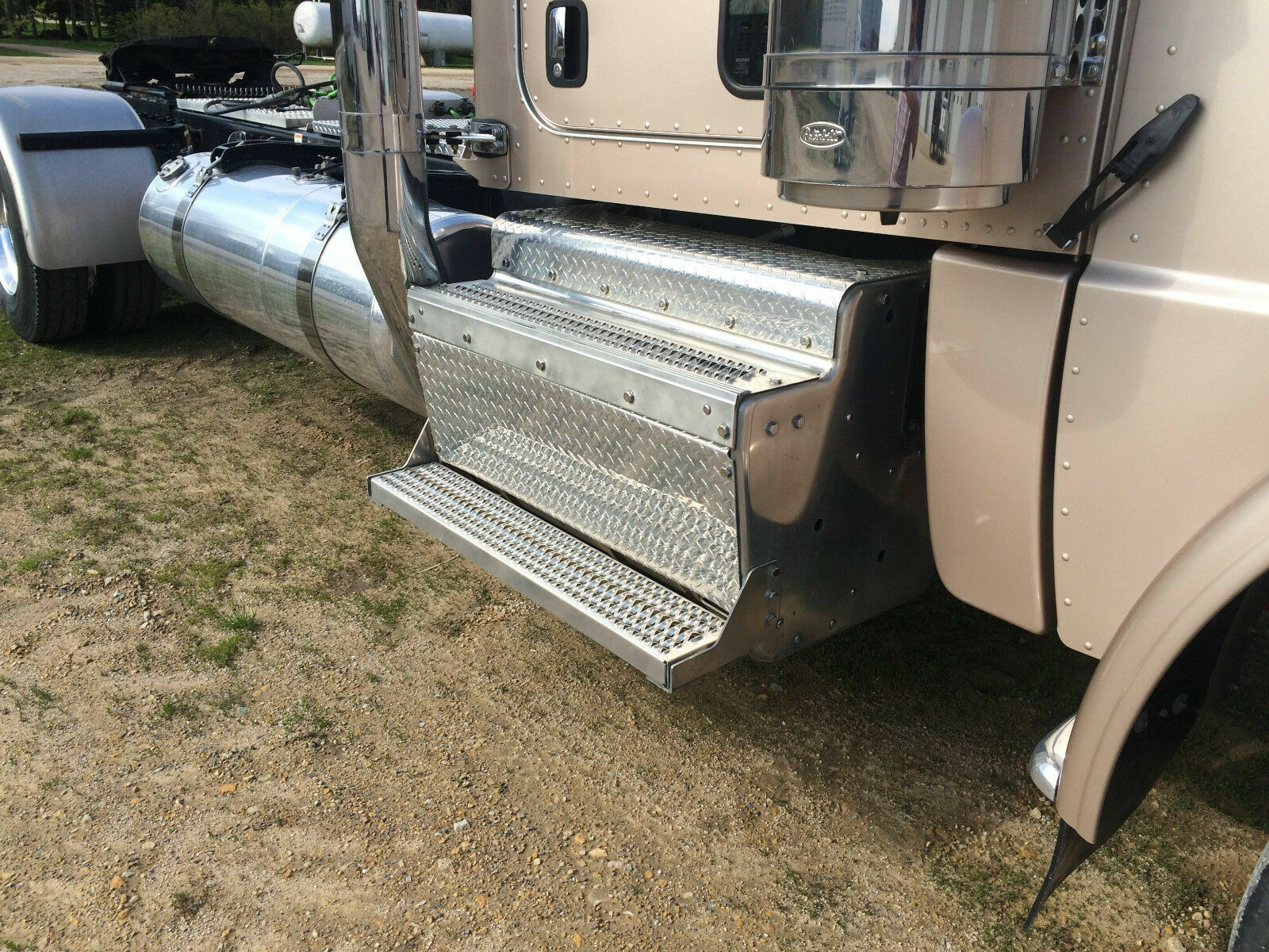 Peterbilt DPF Step Bracket Set