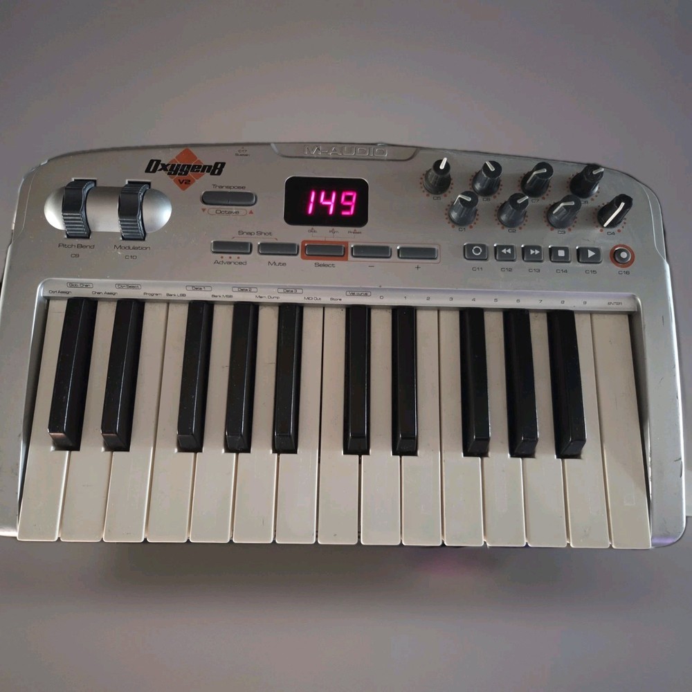 M-Audio Oxygen8 v2 25-Key MIDI USB Keyboard Controller Pitch Mod Faders Knobs
