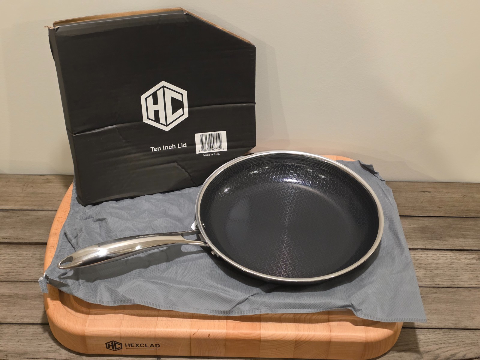 HexClad Hybrid Nonstick 10-Inch Frying Pan with Tempered Glass Lid - $169 MSRP