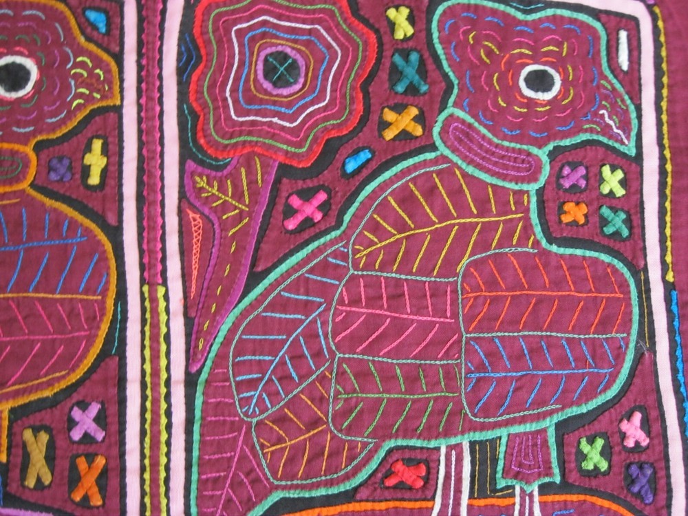 Kuna Native Hand-Stitch Panama Mola E1280 Mirror Image Chicks