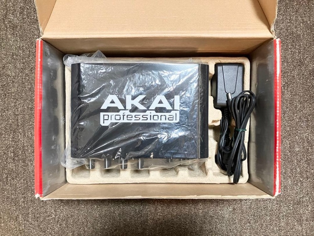 Akai Professional EIE Pro 24-bit Audio MIDI Interface USB Hub VU Meter
