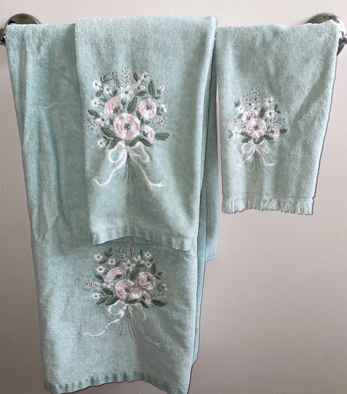 The Avanti Look Light Green 3 Piece 100% Cotton Towel Set