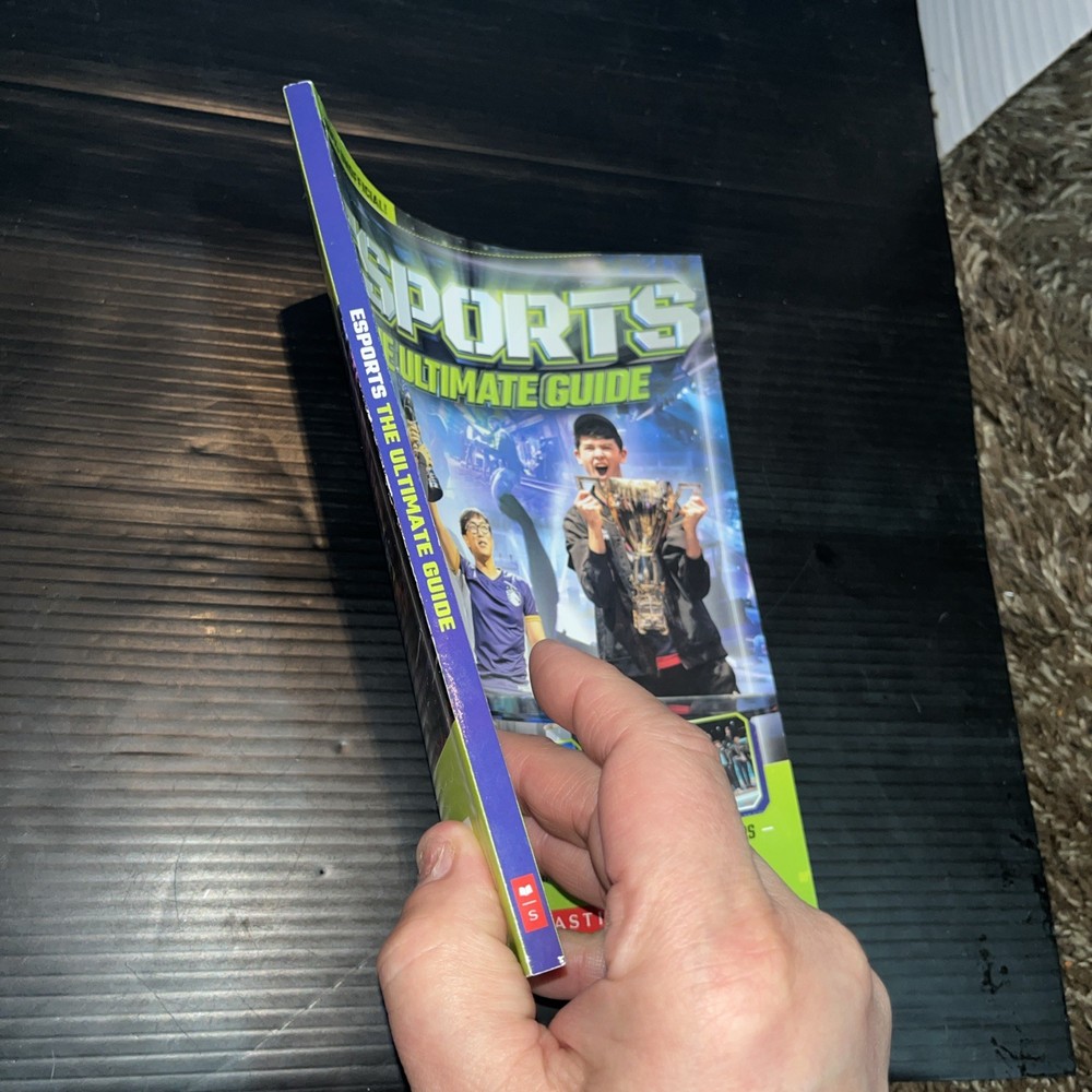 Pre Owned Esports The Ultimate Guide Paperback Book