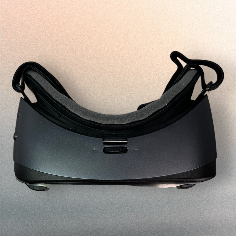 Samsung Gear VR Powered By Oculus Virtual Headset W/Controller SM-R324
