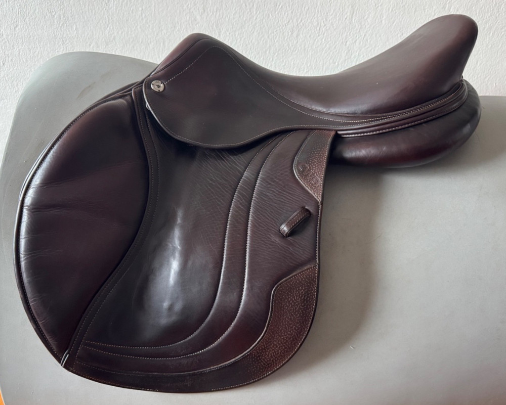 18" CWD SE02 Saddle - 2019 - 4C - Full Buffalo - PRO Panels!