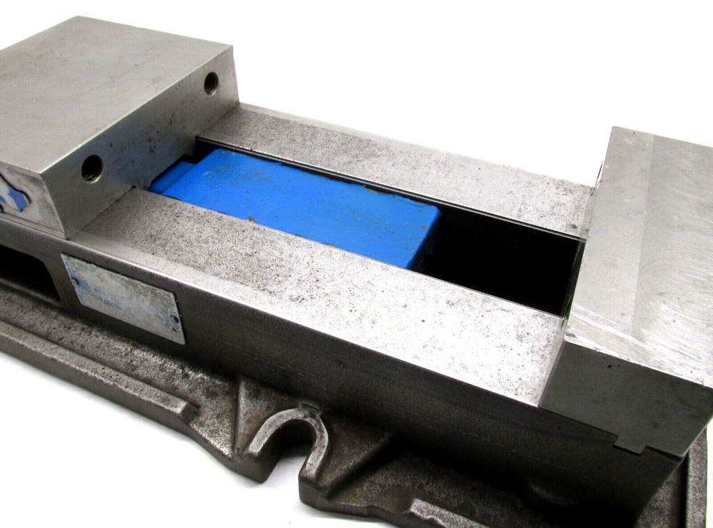 KURT ANGLOCK 6" MILLING MACHINE VISE - #D675