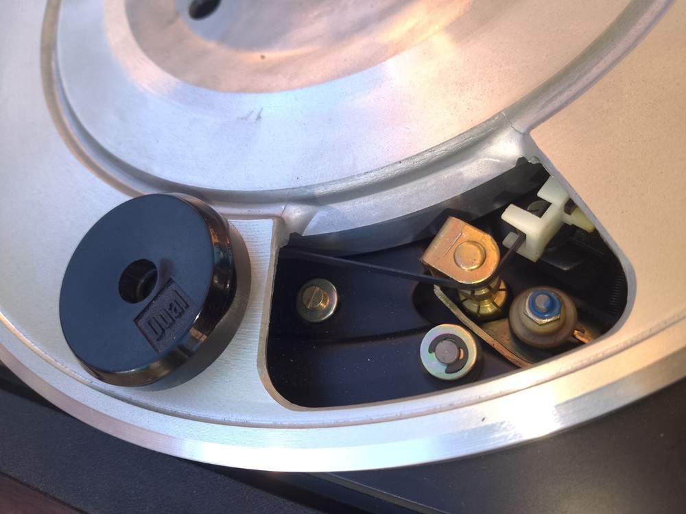 Dual 1237 Turntable, Operates Manually, Auto Func Not Working, Sounds Very Good