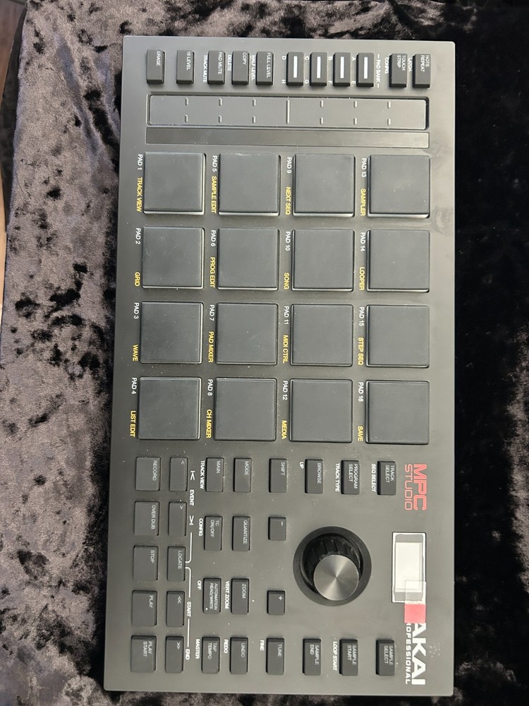 Akai Professional MPC Studio Controller + MPC Software – Great Condition, Light