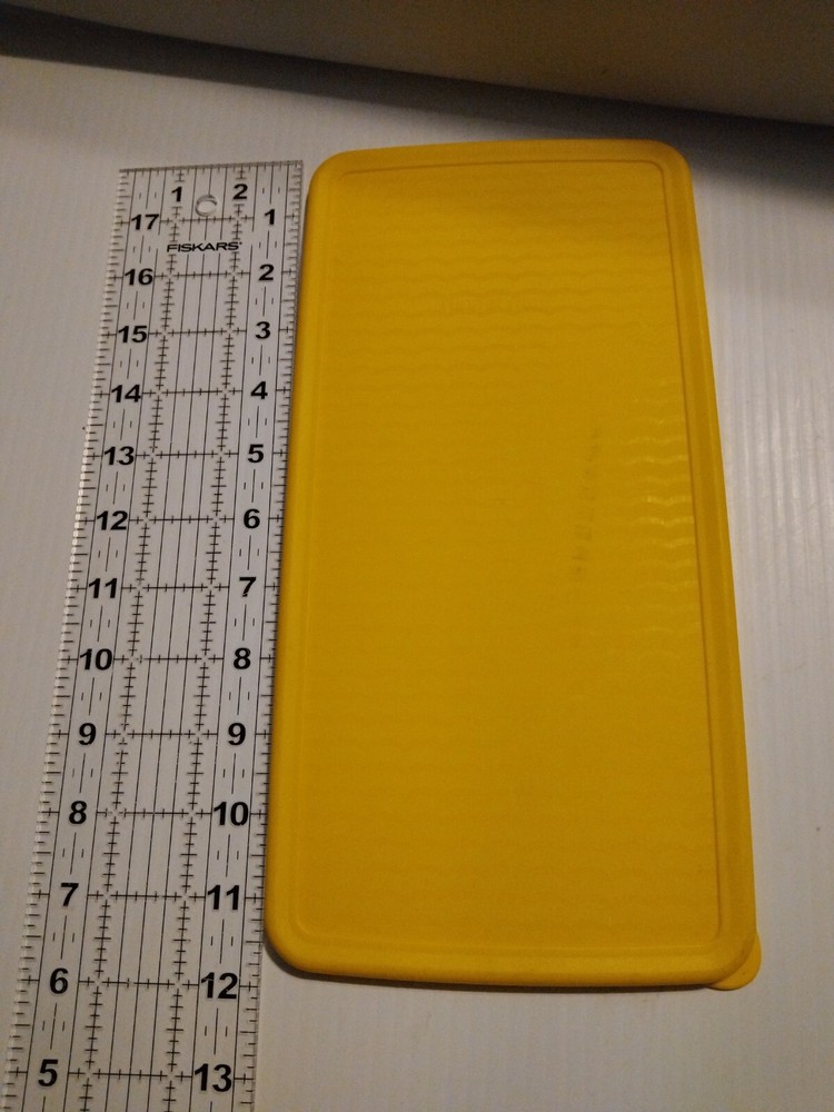 Tupperware lid 4353B