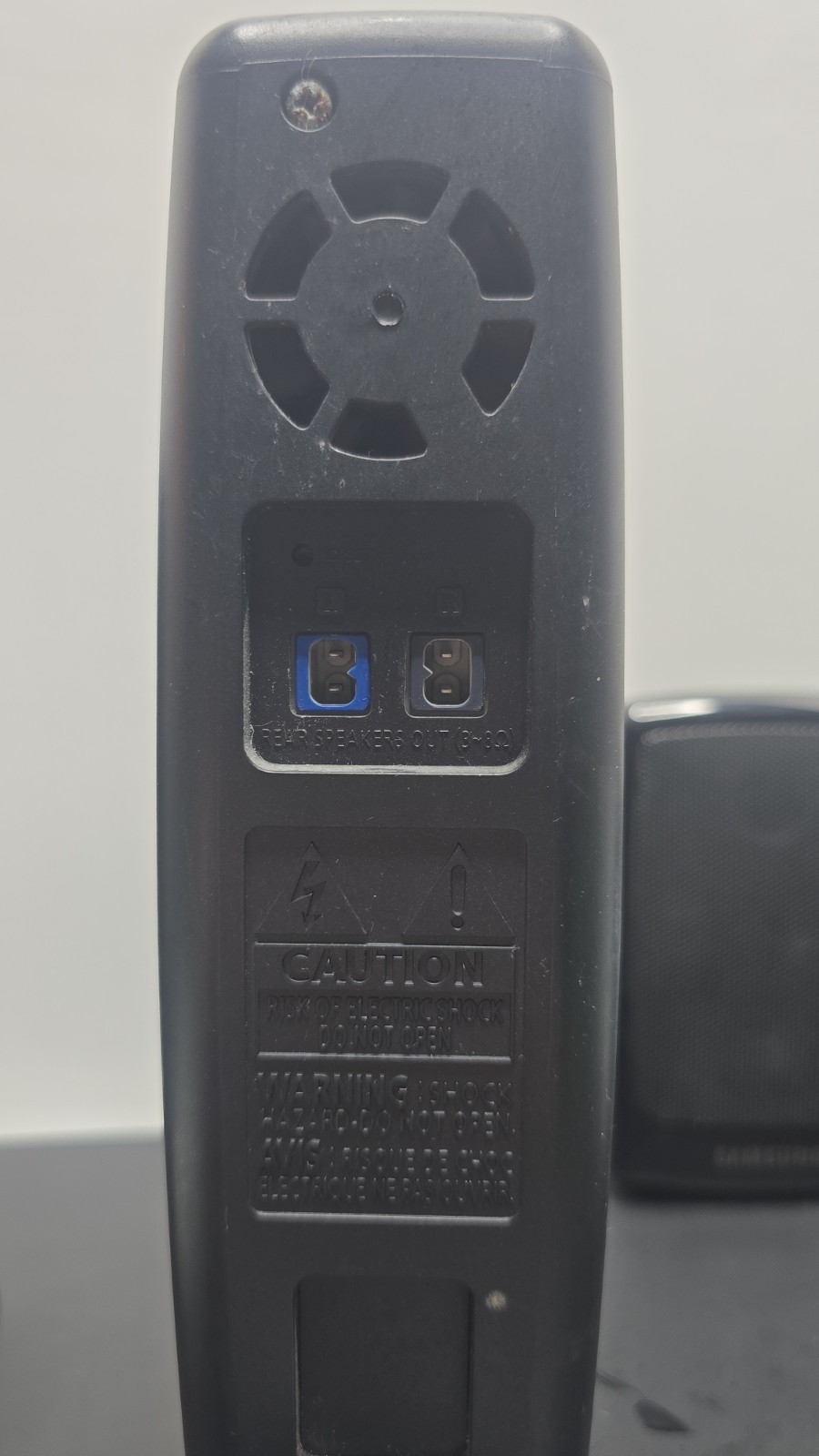 Samsung HT-Z520 5 Disk CD/DVD Home Theater System (Tested, 5 Speakers + Wire)