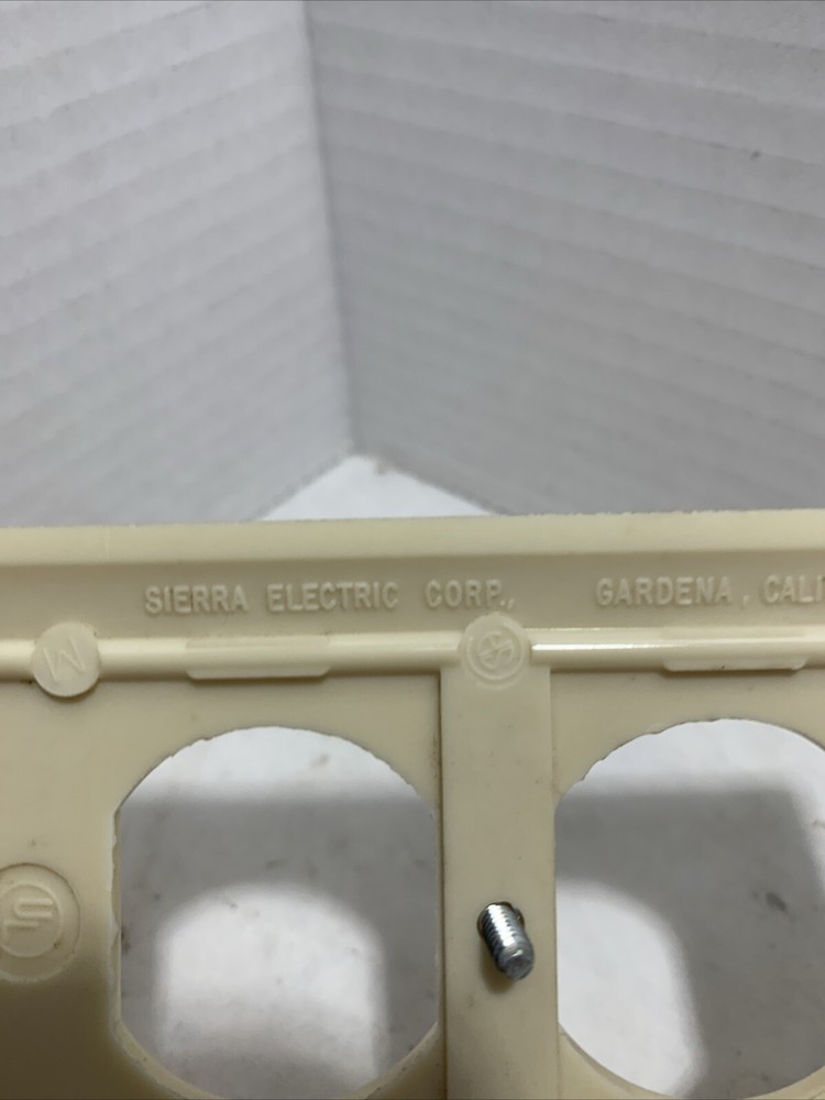 Vintage SIERRA Ivory Bakelite Toggle / Plug Wall Plate