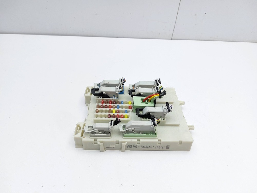 FUSE RELAY BOX 31453131 VOLVO V40 2016
