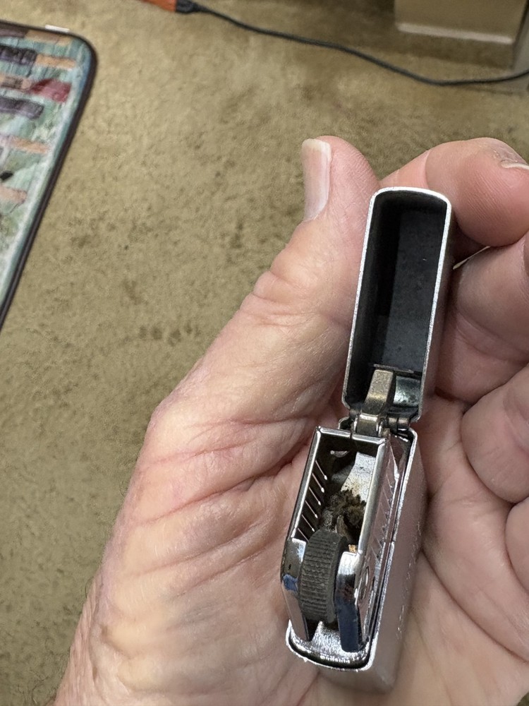 Ronson Wind 11 Lighter Nice Condition