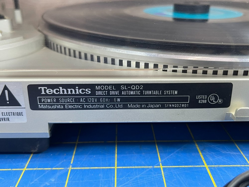 Technics direct drive auto-return turntable quartz SL-QD2