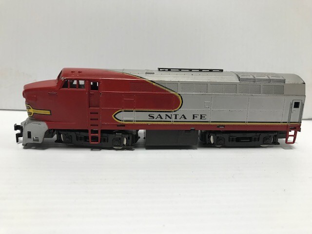 Used Model Power 8 Piece HO Train Set with Track & Power Controller