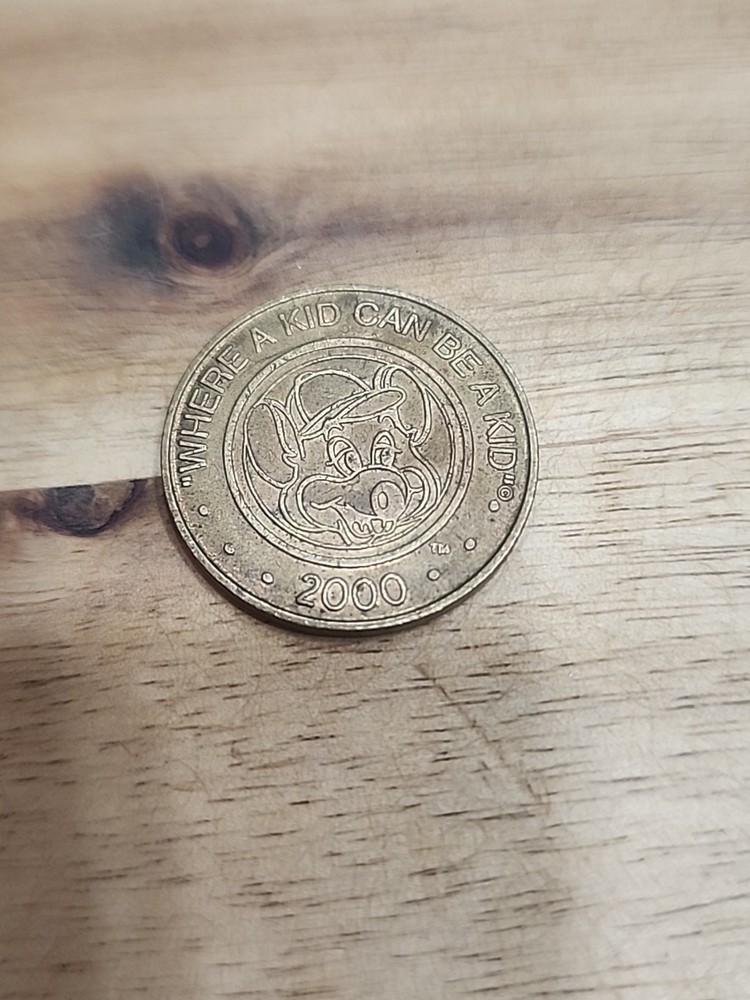 Circa 2000 Chuck E Cheese Game Token No C On Hat