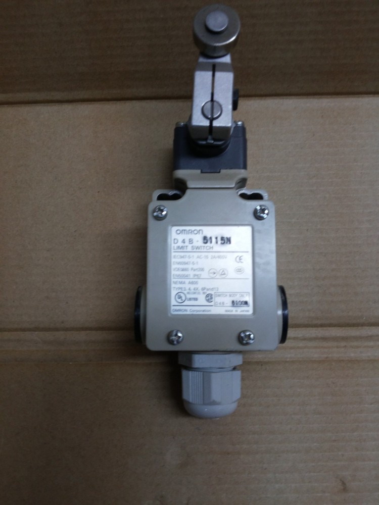 OMRON D4B-5115N Roller Lever Limit Switch