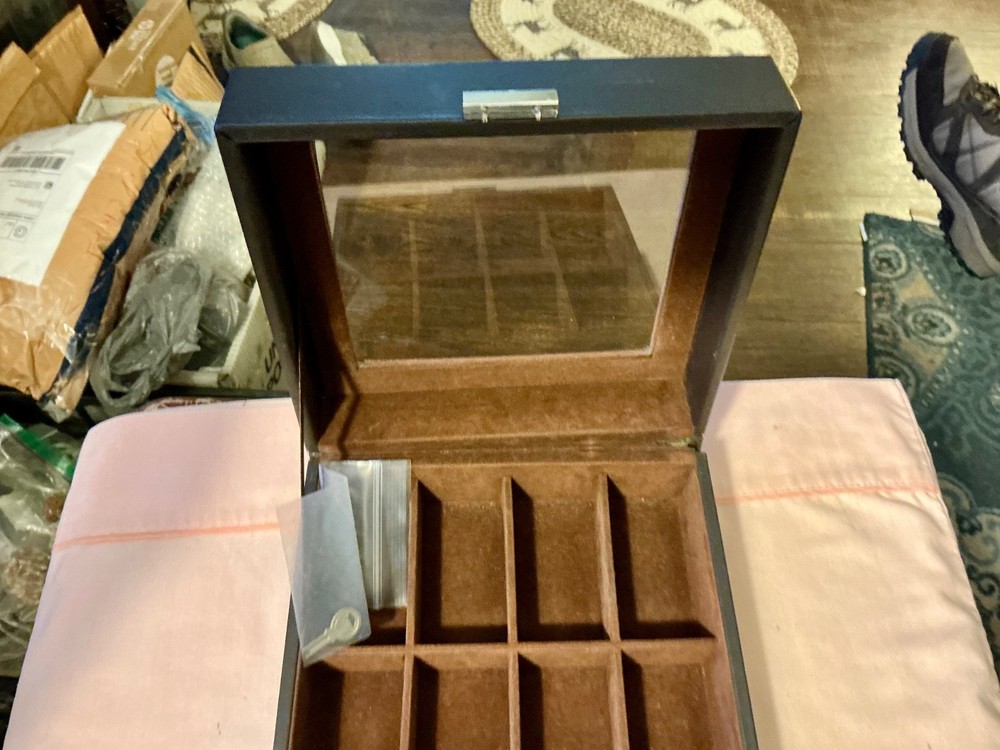 Square box with key locks brown 8"x 7.5" top quality excellent