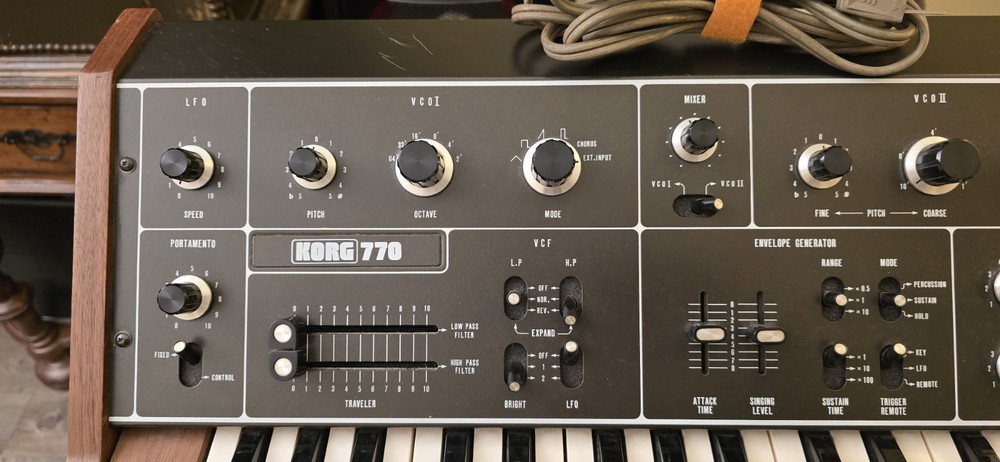 KORG 770 Synthesizer