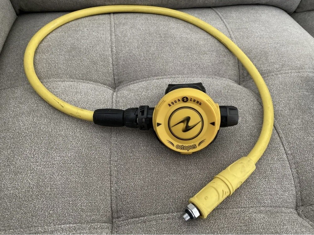 Aqualung titan scuba octopus