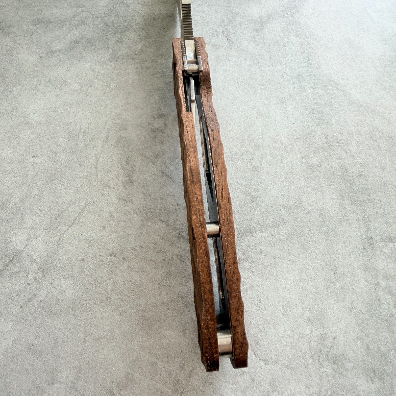 Royalcurl walnut scales for Spyderco Paramilitary 2