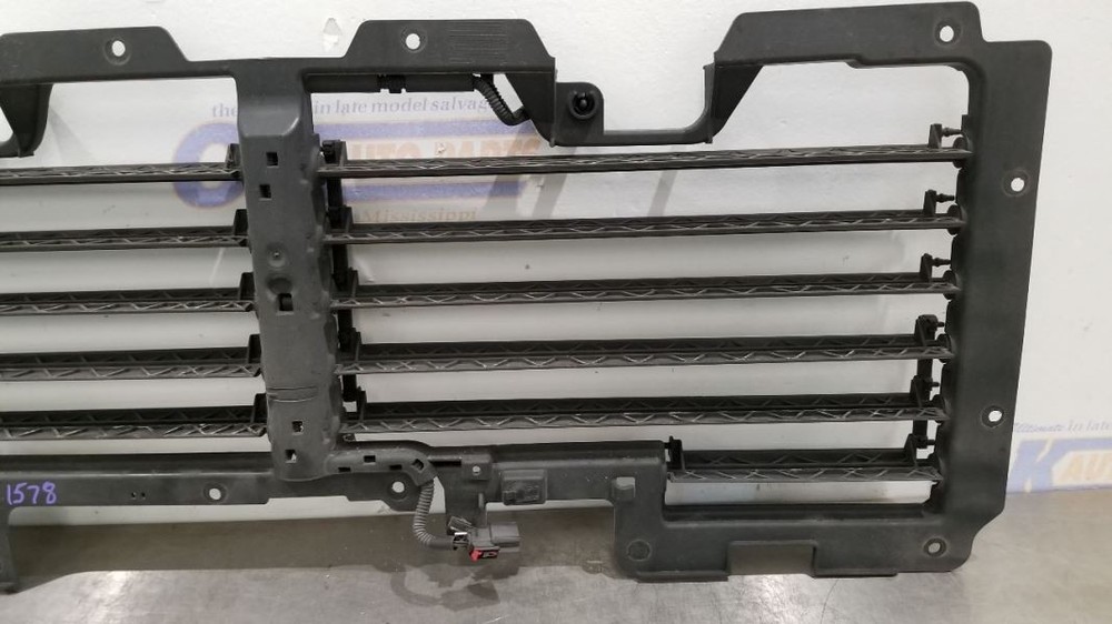 19 CHEVY TAHOE 5.3L AIR SHUTTER