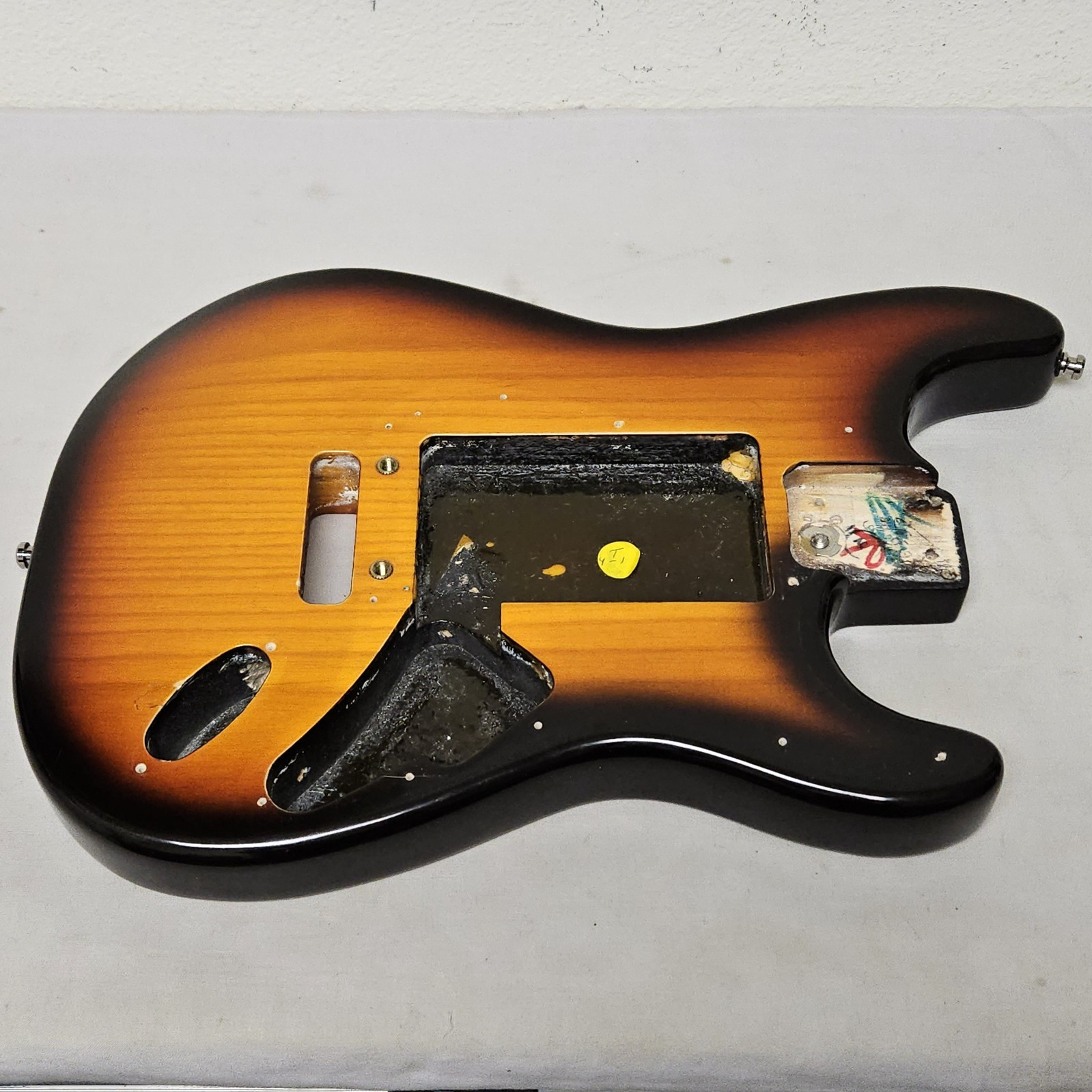 1995 Fender USA Strat Plus Deluxe Body Antique Burst - American Guitar 90s