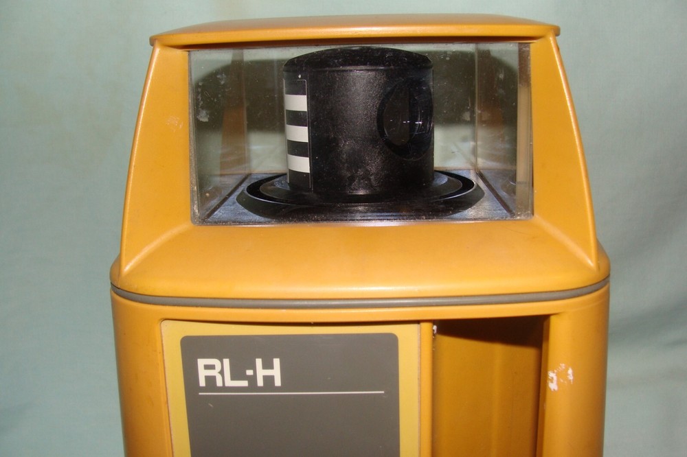 TOPCON RL-H SELF-LEVELING ROTARY LASER LEVEL w/LS-50B SENSOR/RECEIVER & BRACKET