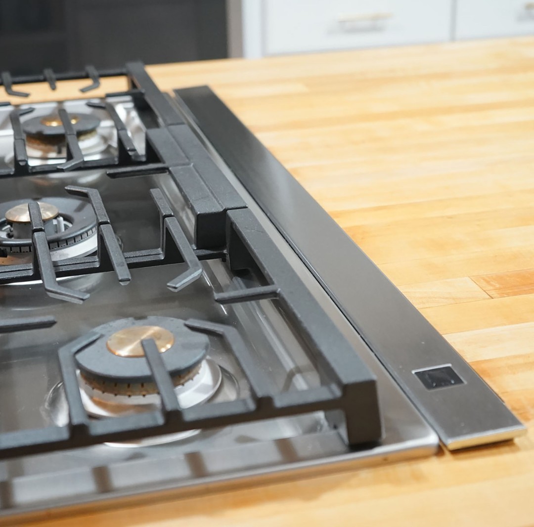 GE 36 in. Telescopic Downdraft System in Stainless Steel And Black UVD6361SPSS