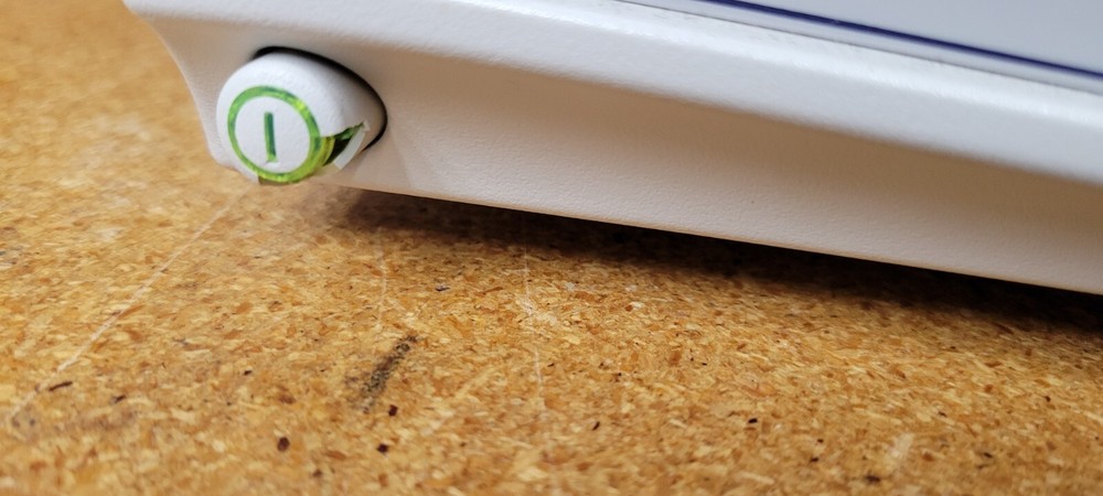 Stryker X-8000 Endoscopic Light Source Pictured Working Power Button Cracked