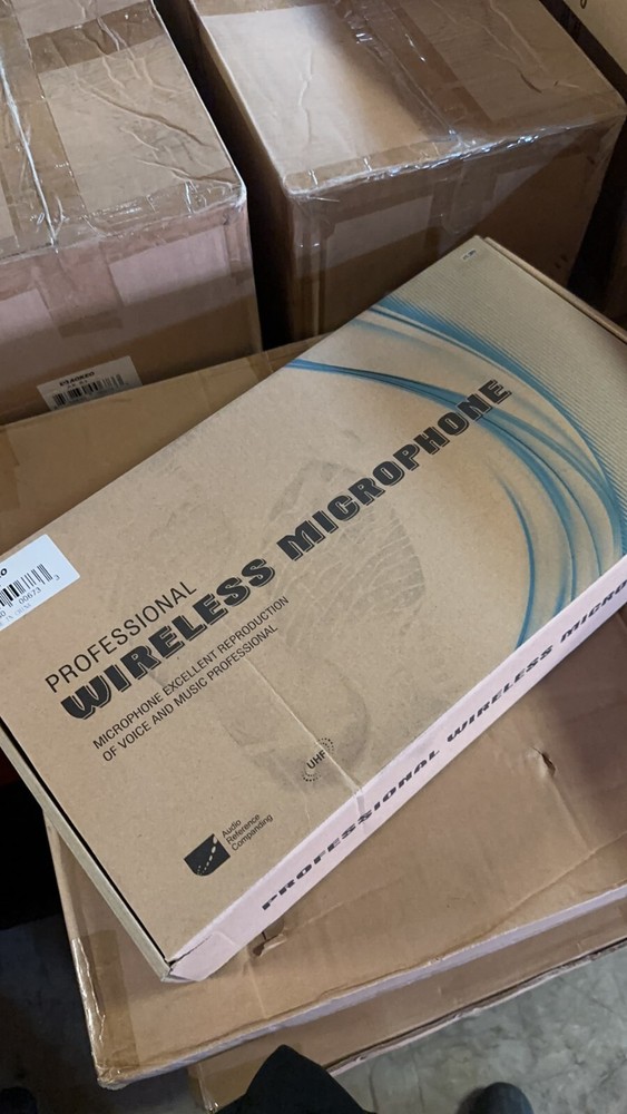 Aokeo AK-83 Professional Wireless Microphone
