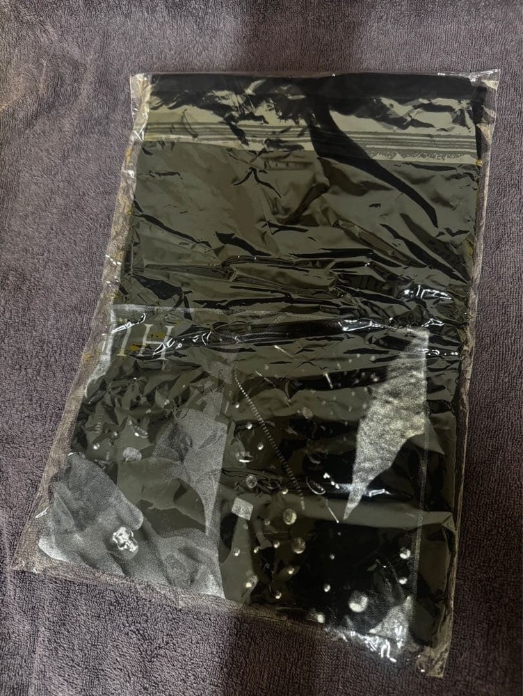 [unopened] hide | Personal goods | Tshirt