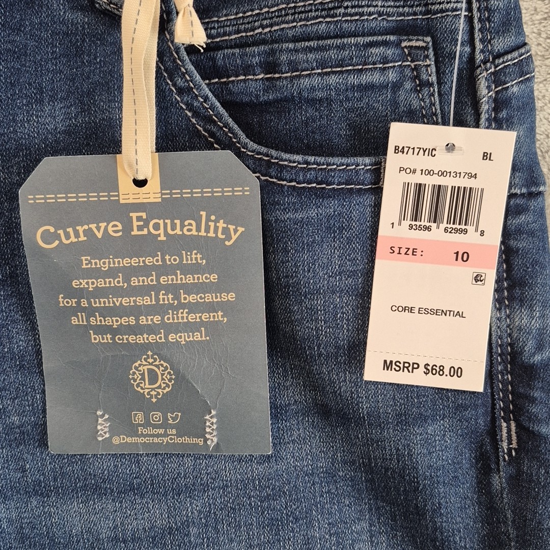 Democracy Shorts Women's Size 10 "Ab"solution Denim Rolled Cuff NWT 7" Inseam