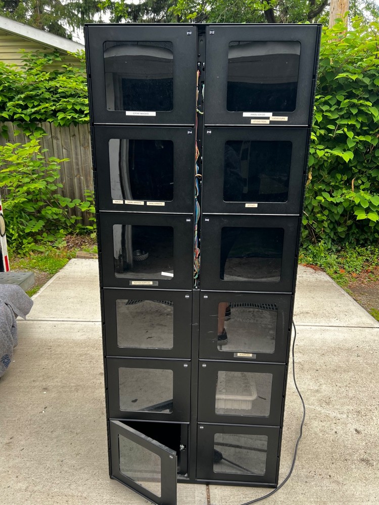 Vending machine (Wittern Model: 3535) double unit, 2 keys, great condition