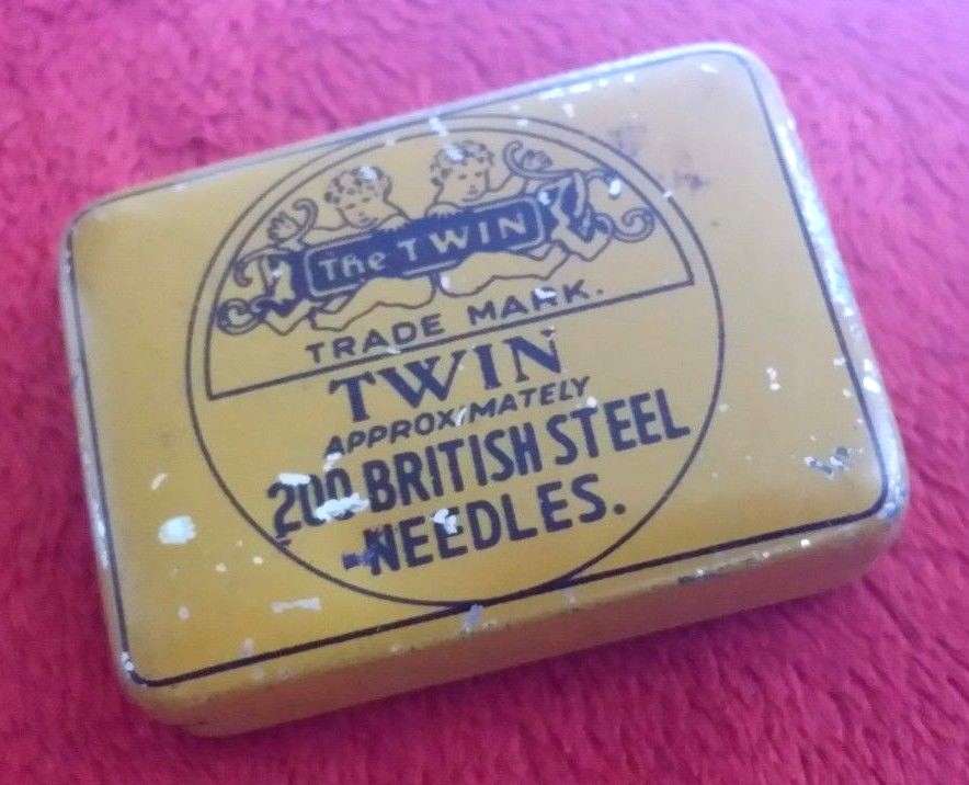 PG036 - TWIN NEEDLES 11/16 Gramophone DOT Tin Box