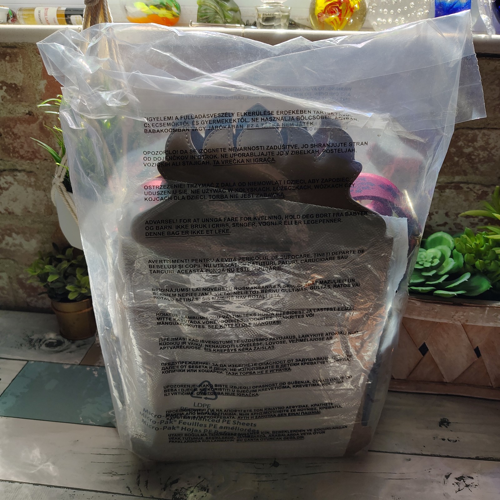 🏰🕰️Disney loungefly Haunted Mansion Clock Crossbody Glow In The Dark