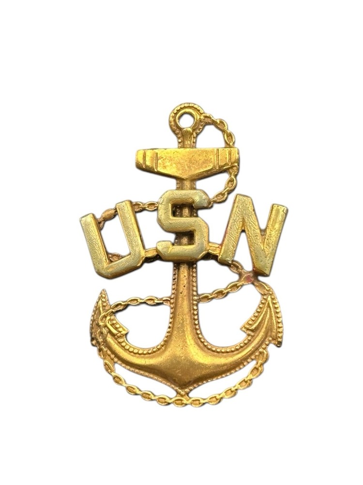 Post WWII US Navy Sterling Hat Badge