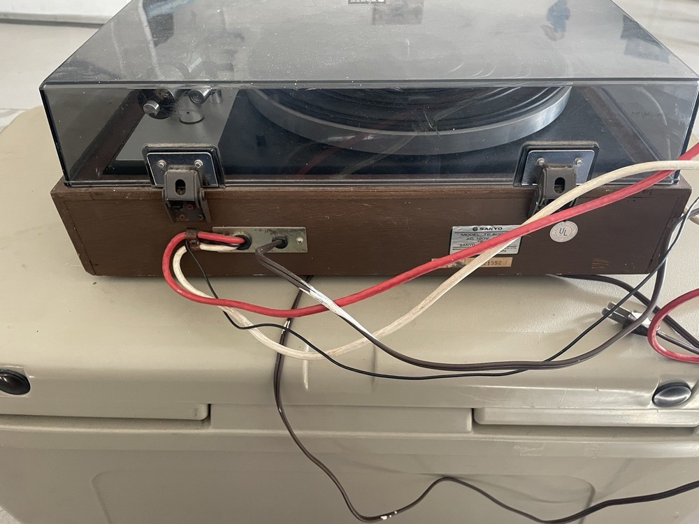 Vintage SANYO MODEL TP 600SA Record player