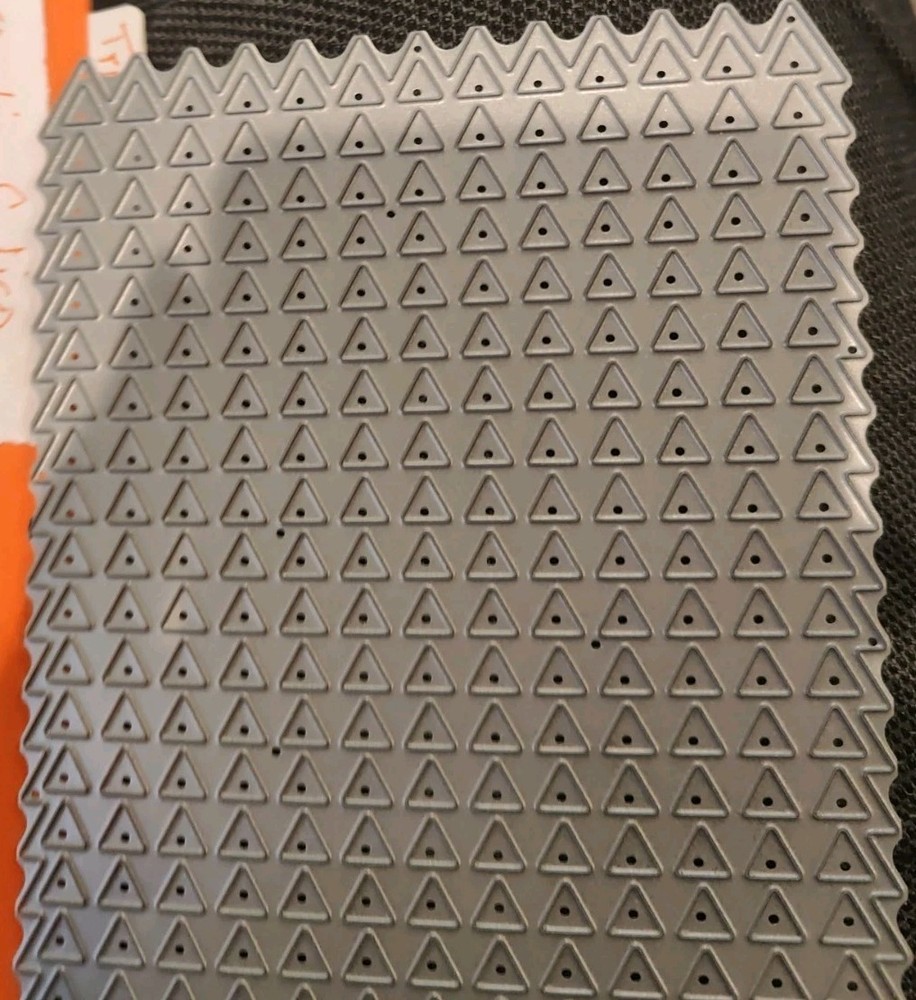 Studio Calico Triangle Background Die