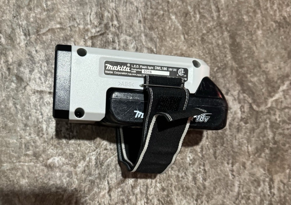 Makita 18V Lxt Compact Led Flashlight (with Battery Include)