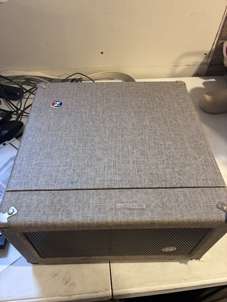 RARE Vintage Newcomb Portable Turntable Solid State Suitcase Record Player RT 15